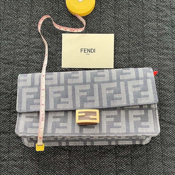 Fendi Shoulder/Crossbody Bag in Denim and Dark Brown Leather - Picture 10 of 11